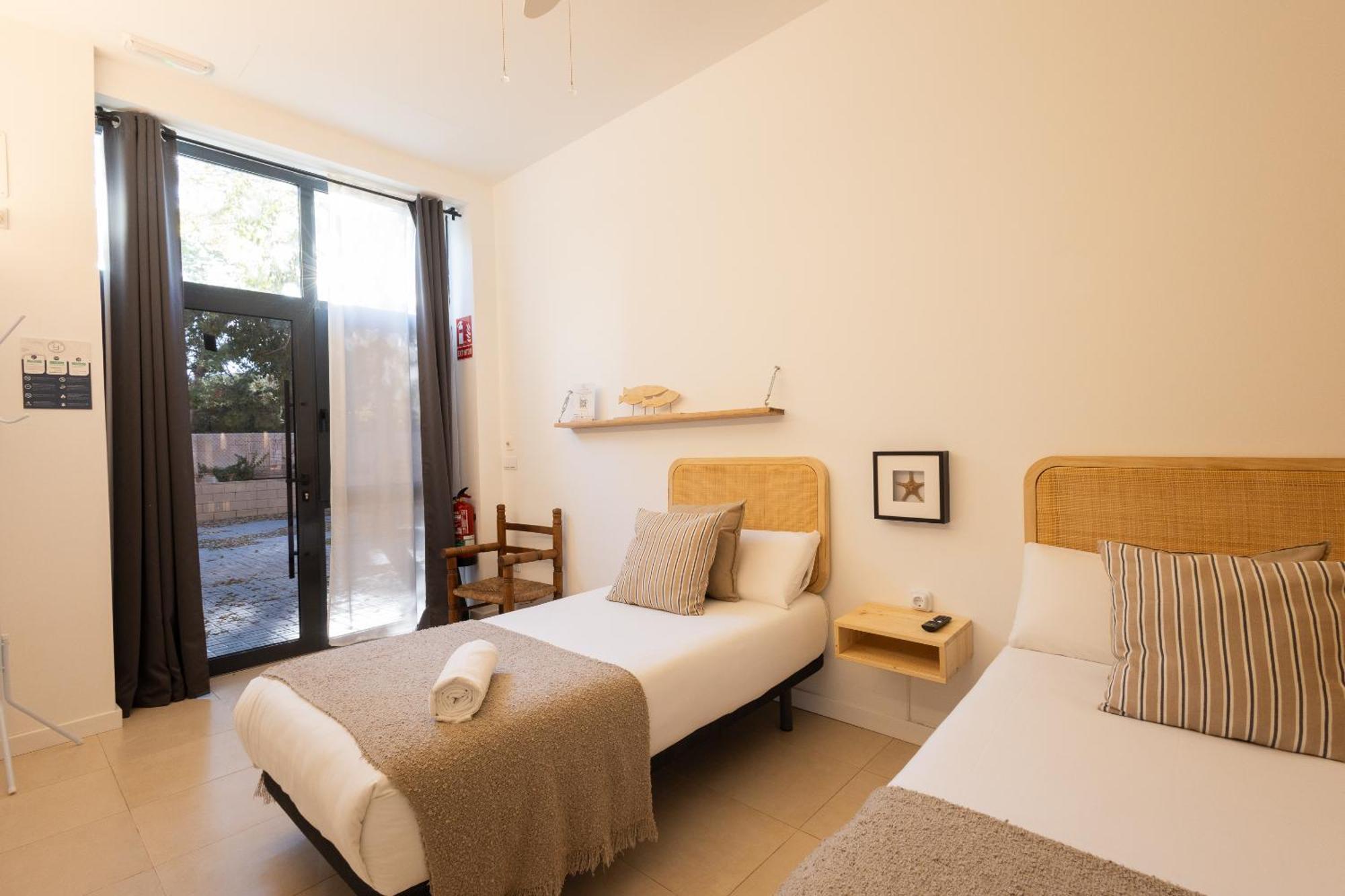 Florit Flats - The Pitiusas Rooms Valencia Exterior photo